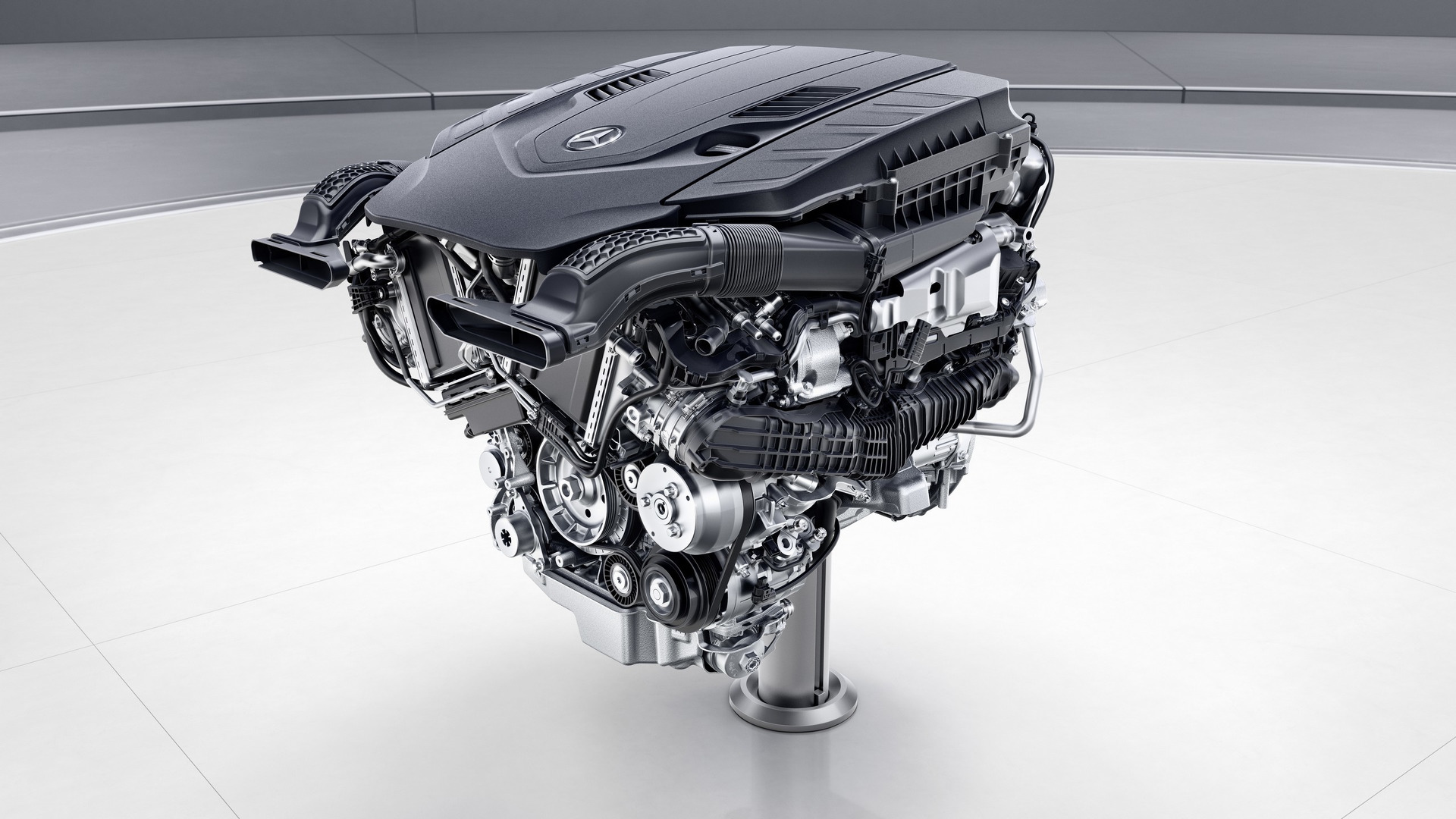 M176汽油引擎，4.0L雙渦輪V8引擎擁有476hp/71.4kgm最大輸出。